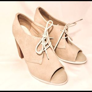 ALDO suede peep toe stacked heels oxfords 7.5
